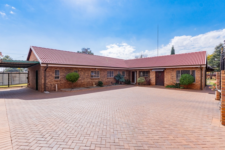 4 Bedroom Property for Sale in Van Riebeeck Park Gauteng
