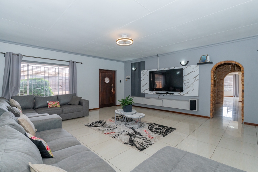 4 Bedroom Property for Sale in Van Riebeeck Park Gauteng