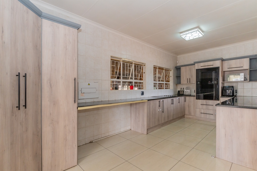 4 Bedroom Property for Sale in Van Riebeeck Park Gauteng