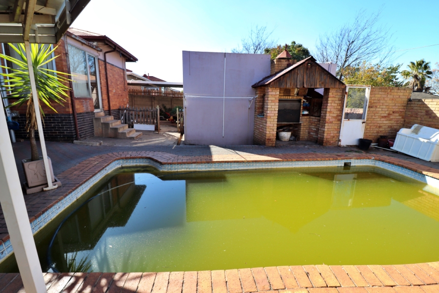 3 Bedroom Property for Sale in Symhurst Gauteng