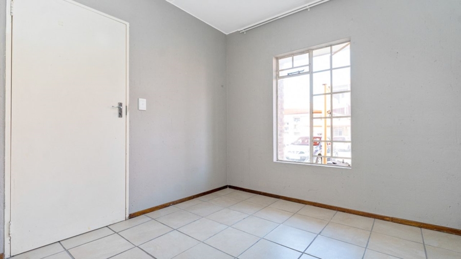 To Let 2 Bedroom Property for Rent in Comet Gauteng