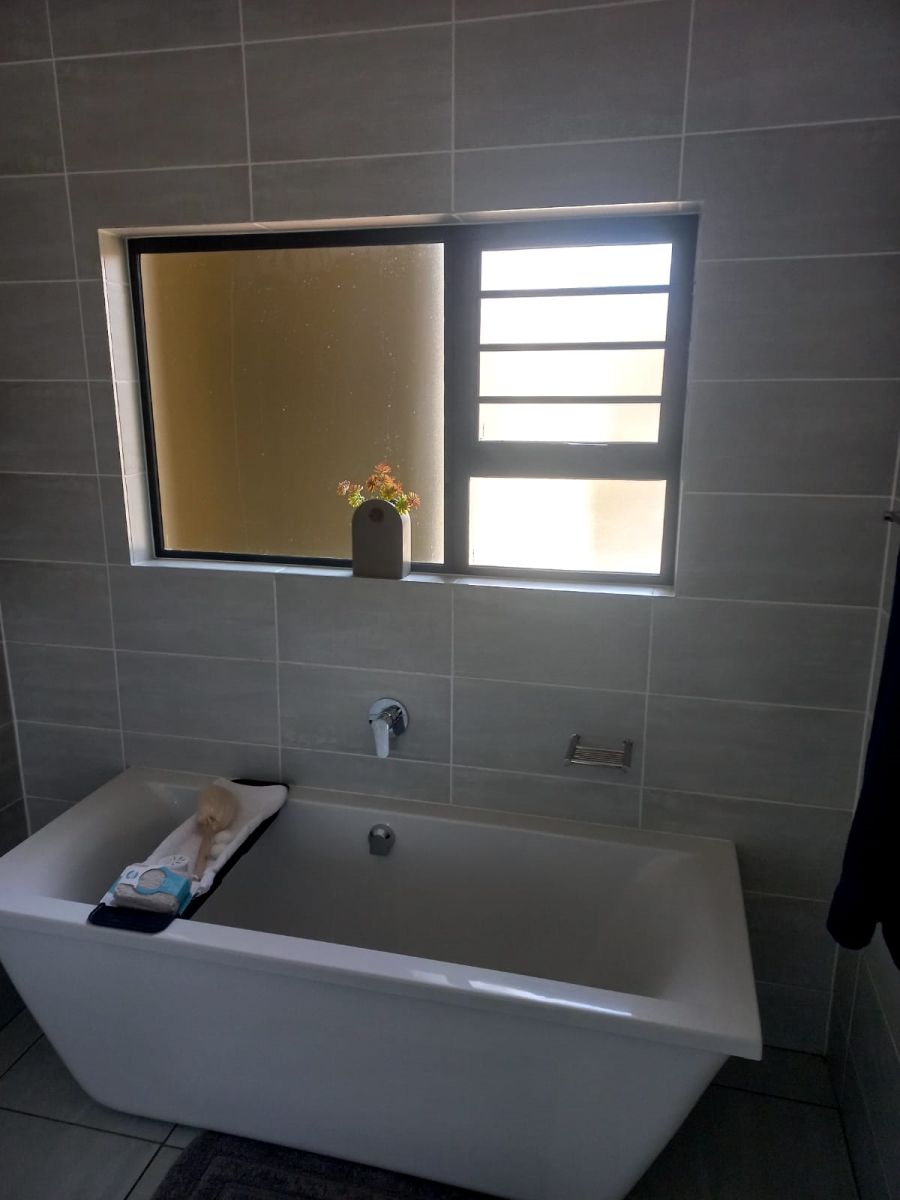To Let 3 Bedroom Property for Rent in Waterfall Country Estate Gauteng