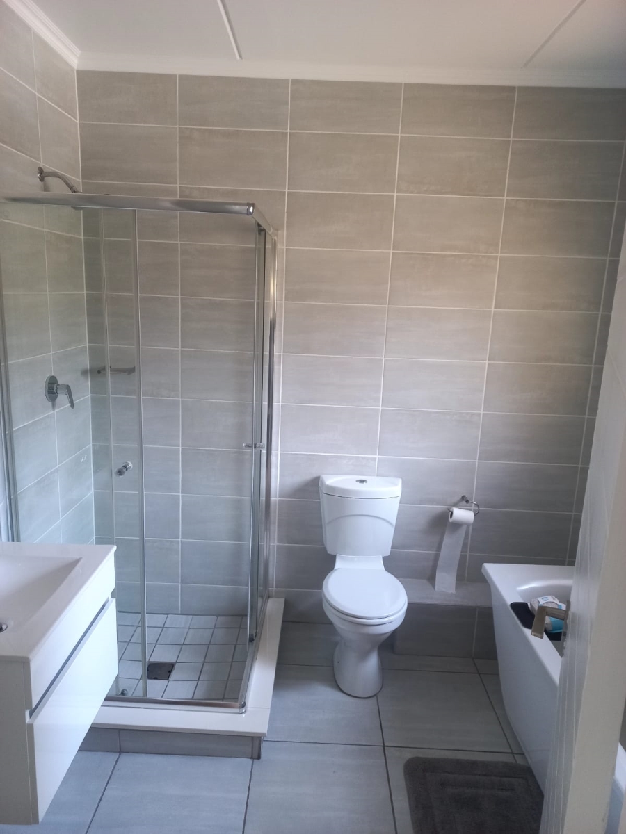 To Let 3 Bedroom Property for Rent in Waterfall Country Estate Gauteng