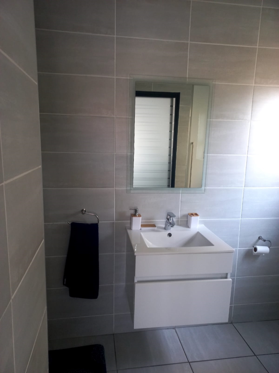 To Let 3 Bedroom Property for Rent in Waterfall Country Estate Gauteng