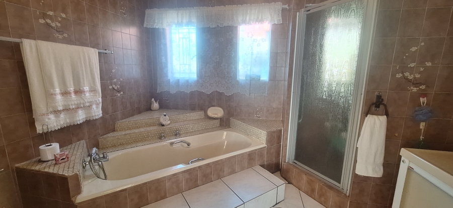 4 Bedroom Property for Sale in Rant En Dal Gauteng