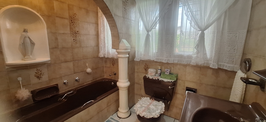 4 Bedroom Property for Sale in Rant En Dal Gauteng