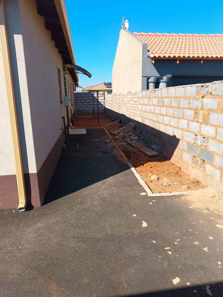 4 Bedroom Property for Sale in Dawn Park Gauteng