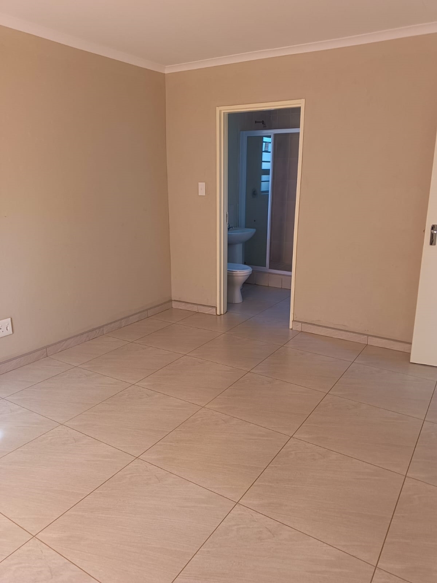 4 Bedroom Property for Sale in Dawn Park Gauteng