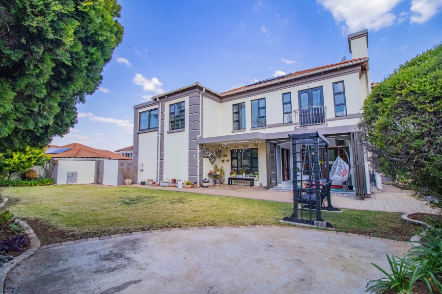 5 Bedroom Property for Sale in Mulbarton Gauteng