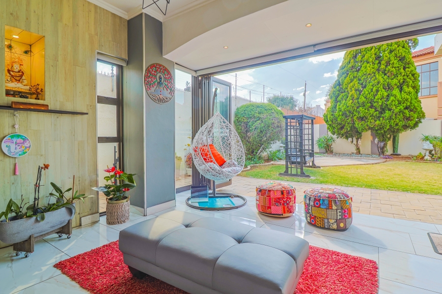 5 Bedroom Property for Sale in Mulbarton Gauteng