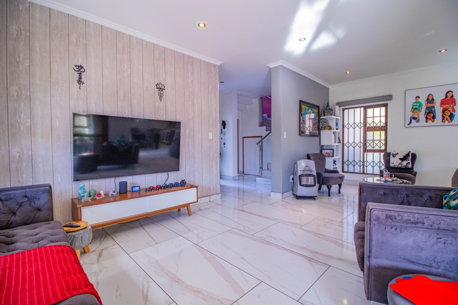 5 Bedroom Property for Sale in Mulbarton Gauteng