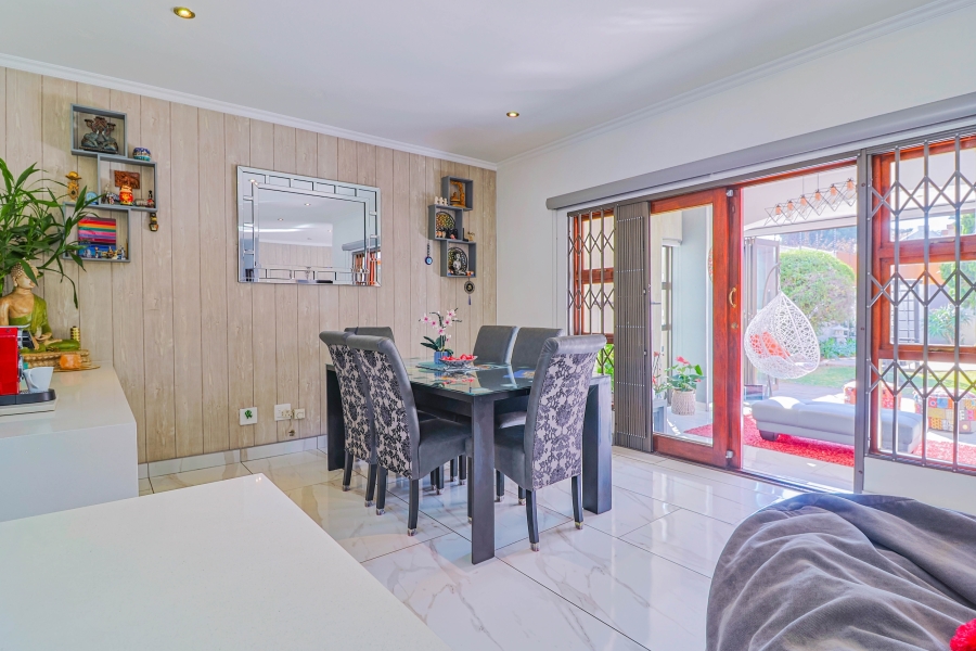 5 Bedroom Property for Sale in Mulbarton Gauteng