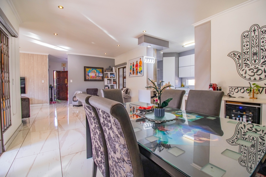 5 Bedroom Property for Sale in Mulbarton Gauteng