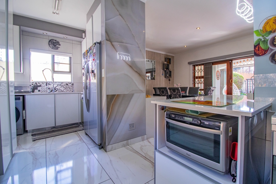 5 Bedroom Property for Sale in Mulbarton Gauteng