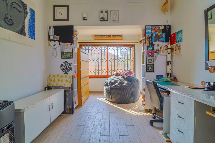 5 Bedroom Property for Sale in Mulbarton Gauteng