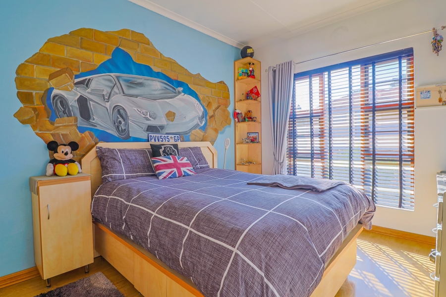 5 Bedroom Property for Sale in Mulbarton Gauteng