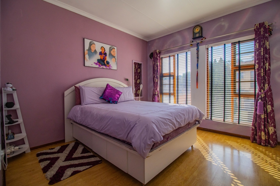 5 Bedroom Property for Sale in Mulbarton Gauteng