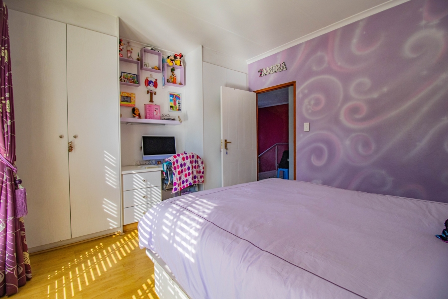 5 Bedroom Property for Sale in Mulbarton Gauteng