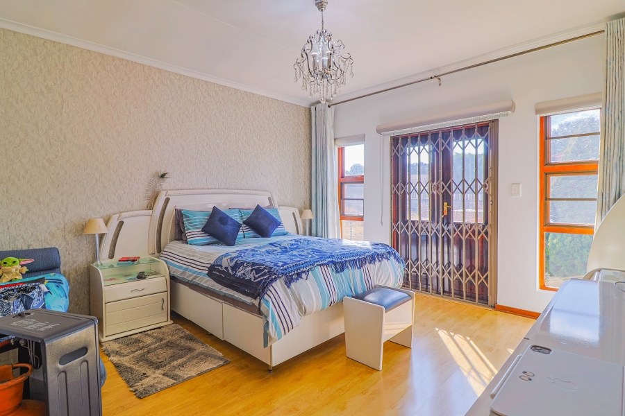 5 Bedroom Property for Sale in Mulbarton Gauteng
