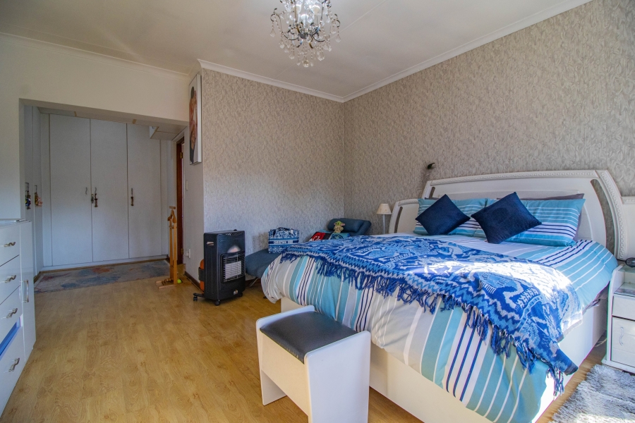5 Bedroom Property for Sale in Mulbarton Gauteng