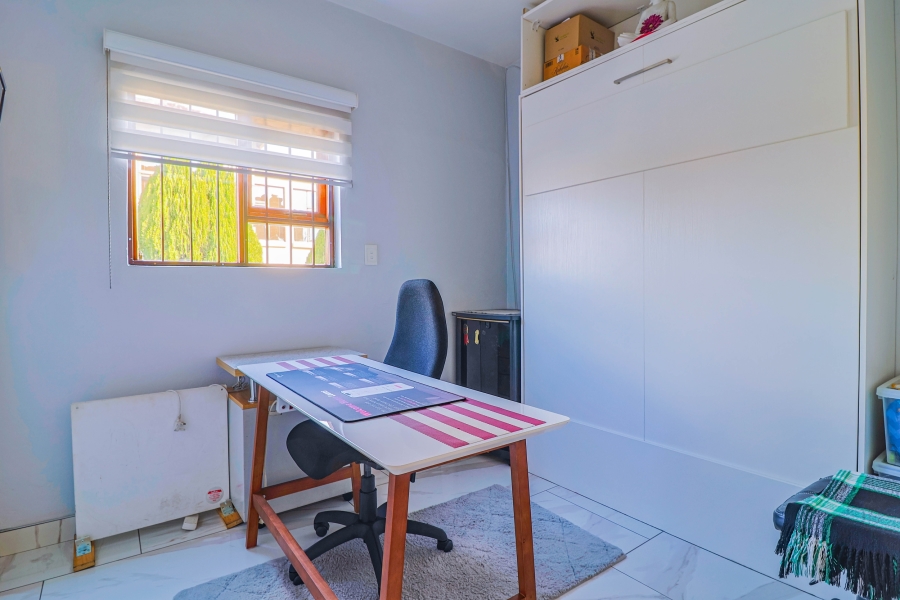 5 Bedroom Property for Sale in Mulbarton Gauteng