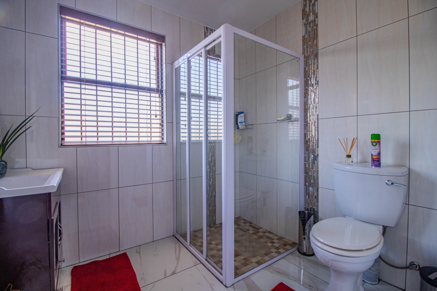 5 Bedroom Property for Sale in Mulbarton Gauteng