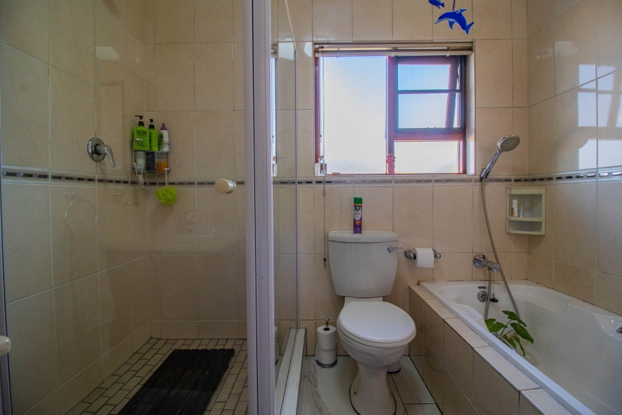5 Bedroom Property for Sale in Mulbarton Gauteng