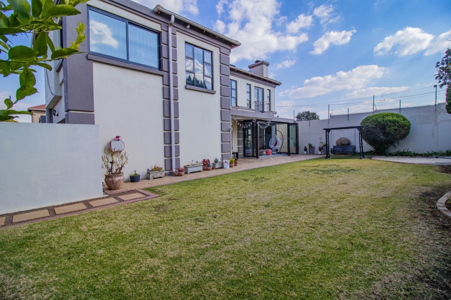 5 Bedroom Property for Sale in Mulbarton Gauteng