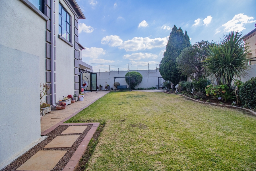 5 Bedroom Property for Sale in Mulbarton Gauteng