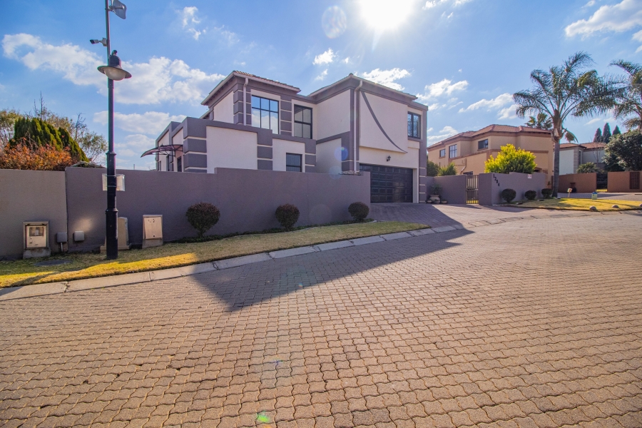 5 Bedroom Property for Sale in Mulbarton Gauteng