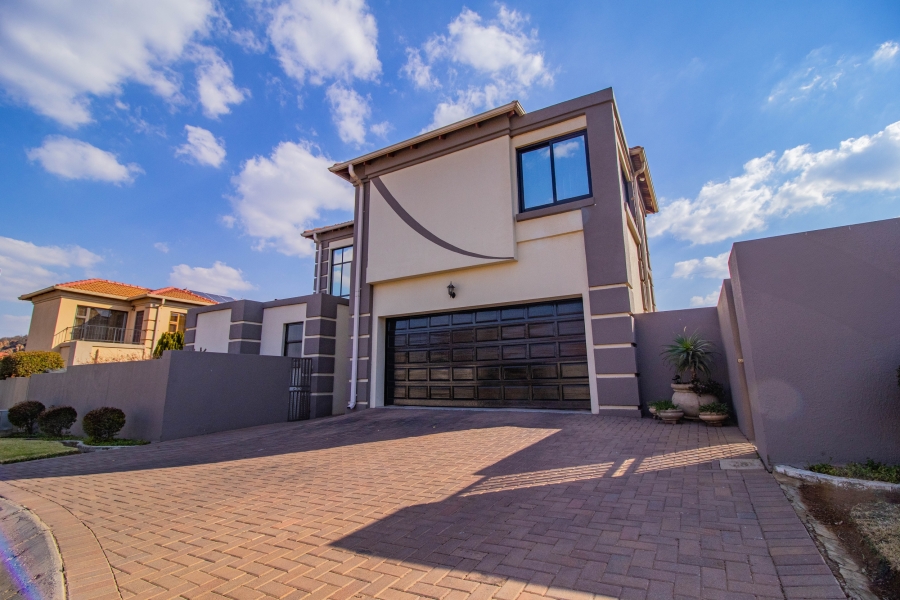 5 Bedroom Property for Sale in Mulbarton Gauteng