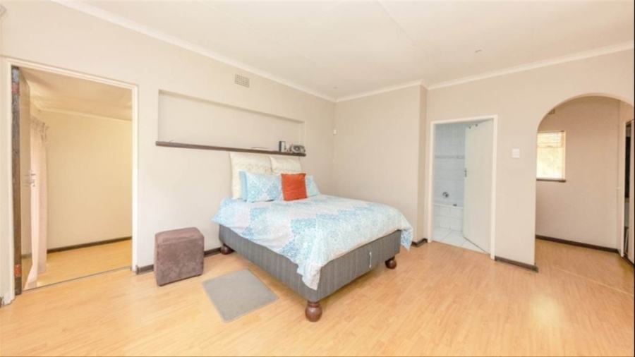 4 Bedroom Property for Sale in Constantia Kloof Gauteng