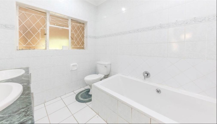 4 Bedroom Property for Sale in Constantia Kloof Gauteng