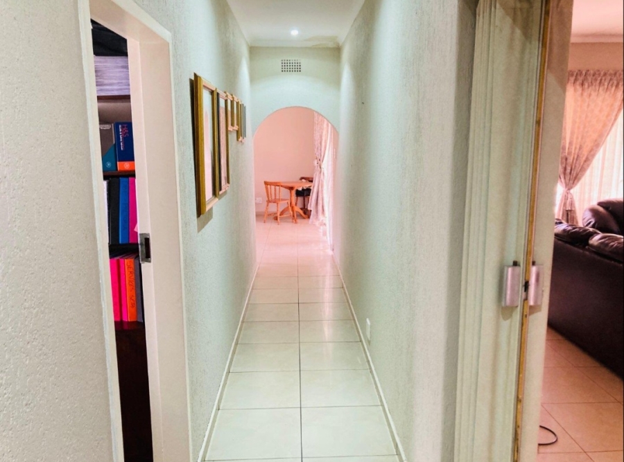 4 Bedroom Property for Sale in Constantia Kloof Gauteng