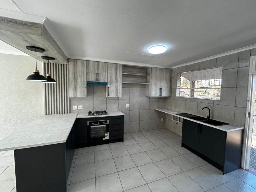 2 Bedroom Property for Sale in Brackendowns Gauteng
