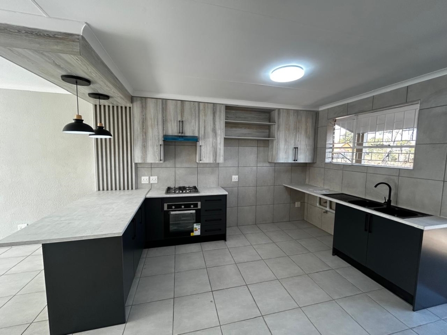 2 Bedroom Property for Sale in Brackendowns Gauteng