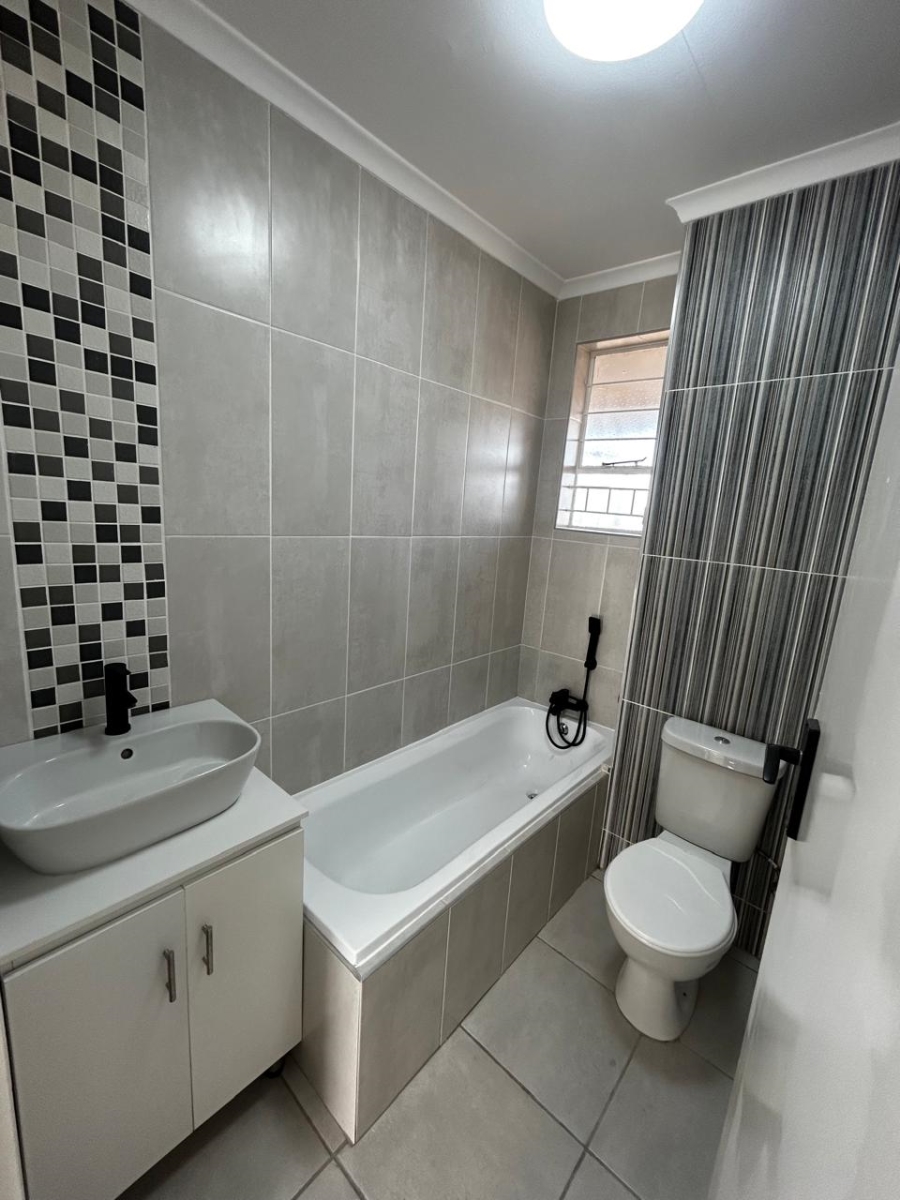 2 Bedroom Property for Sale in Brackendowns Gauteng