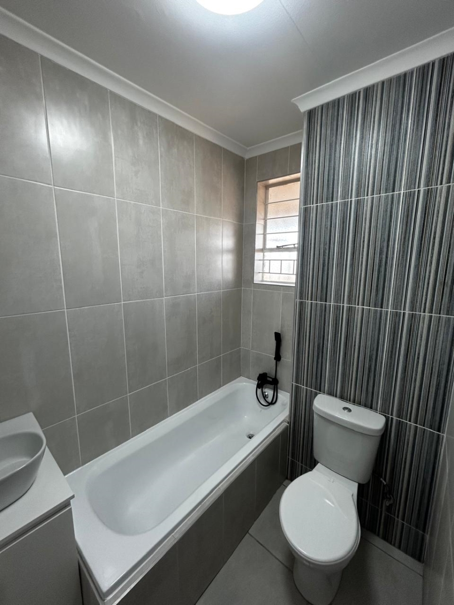 2 Bedroom Property for Sale in Brackendowns Gauteng