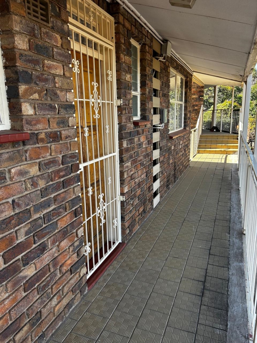 2 Bedroom Property for Sale in Brackendowns Gauteng