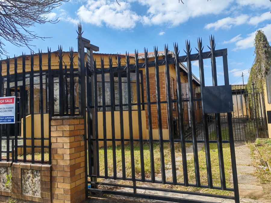 4 Bedroom Property for Sale in Townsview Gauteng