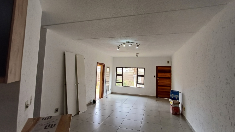To Let 2 Bedroom Property for Rent in Sunninghill Gauteng