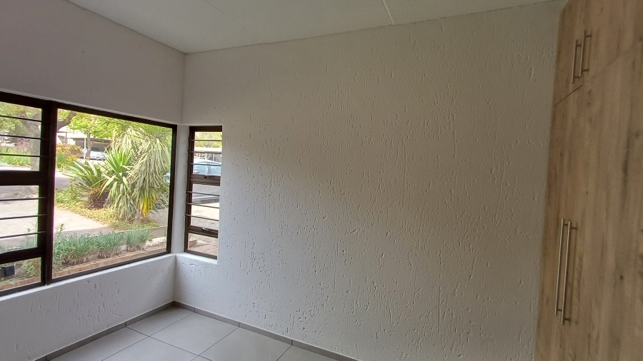 To Let 2 Bedroom Property for Rent in Sunninghill Gauteng