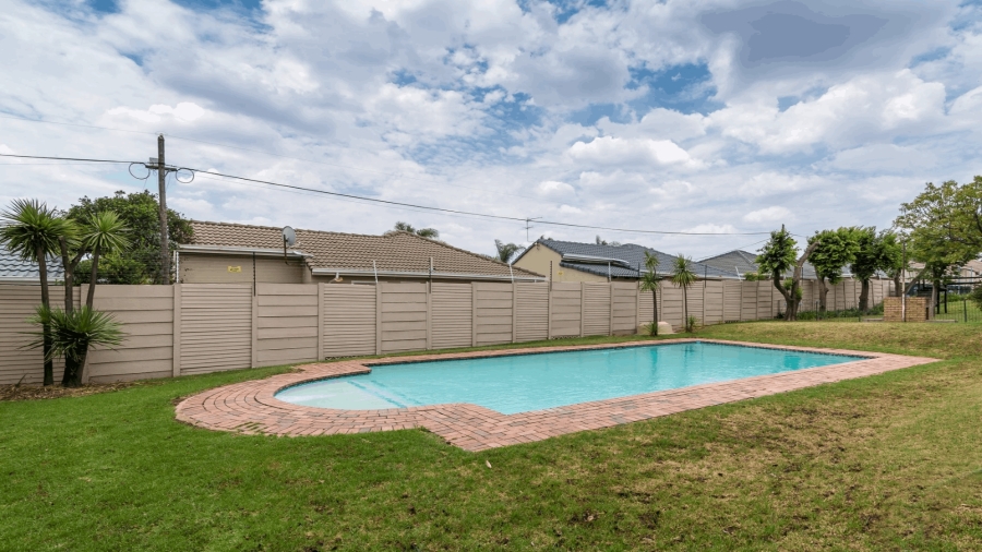 To Let 2 Bedroom Property for Rent in Sunninghill Gauteng