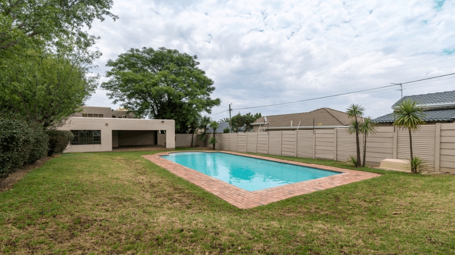 To Let 2 Bedroom Property for Rent in Sunninghill Gauteng