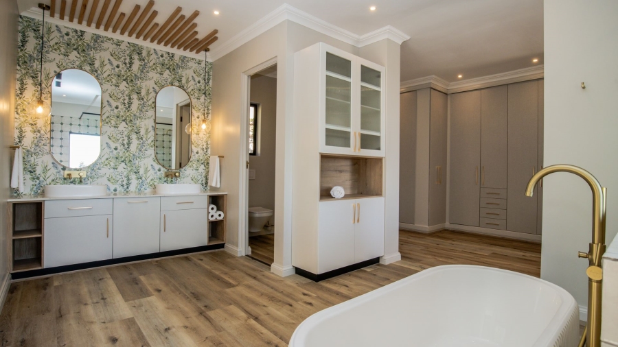 5 Bedroom Property for Sale in Waterkloof Gauteng