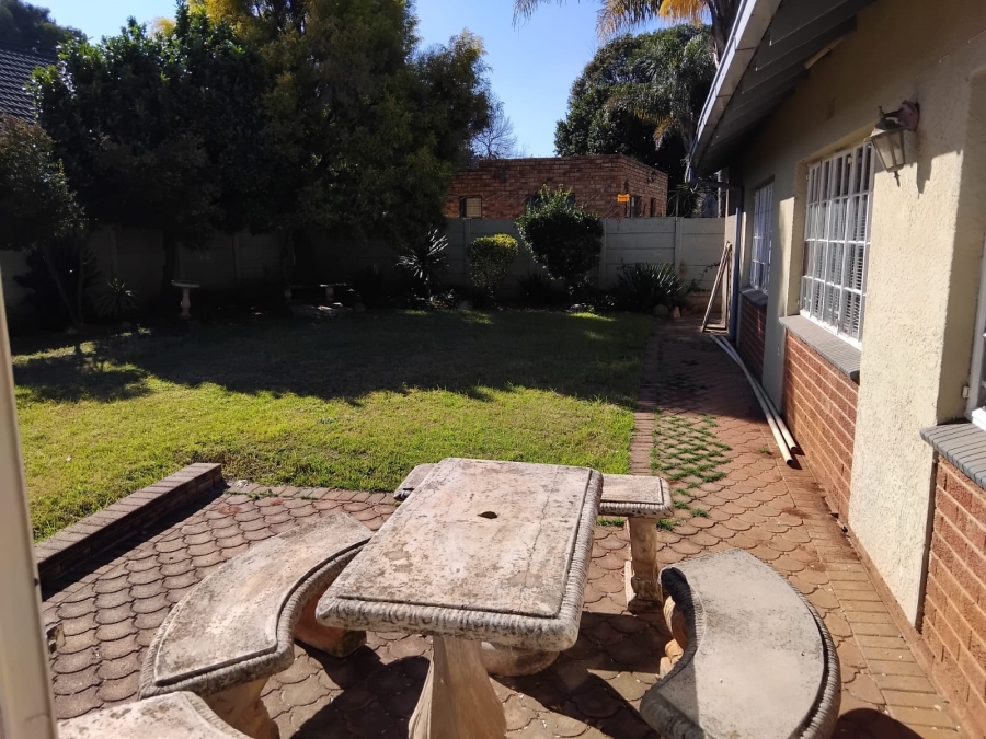 To Let 3 Bedroom Property for Rent in Greenhills Gauteng