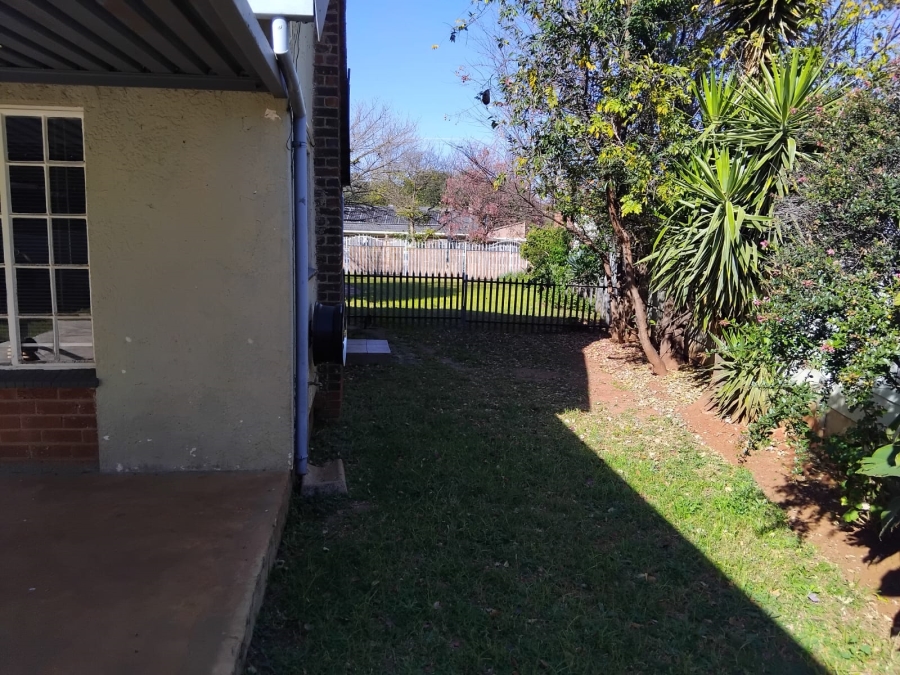 To Let 3 Bedroom Property for Rent in Greenhills Gauteng