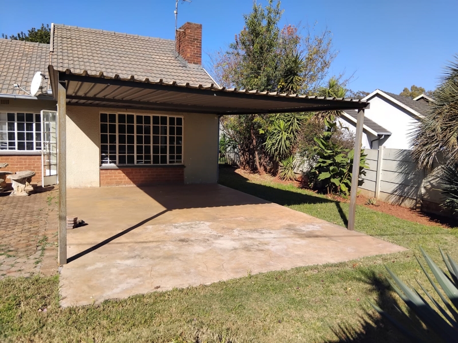 To Let 3 Bedroom Property for Rent in Greenhills Gauteng