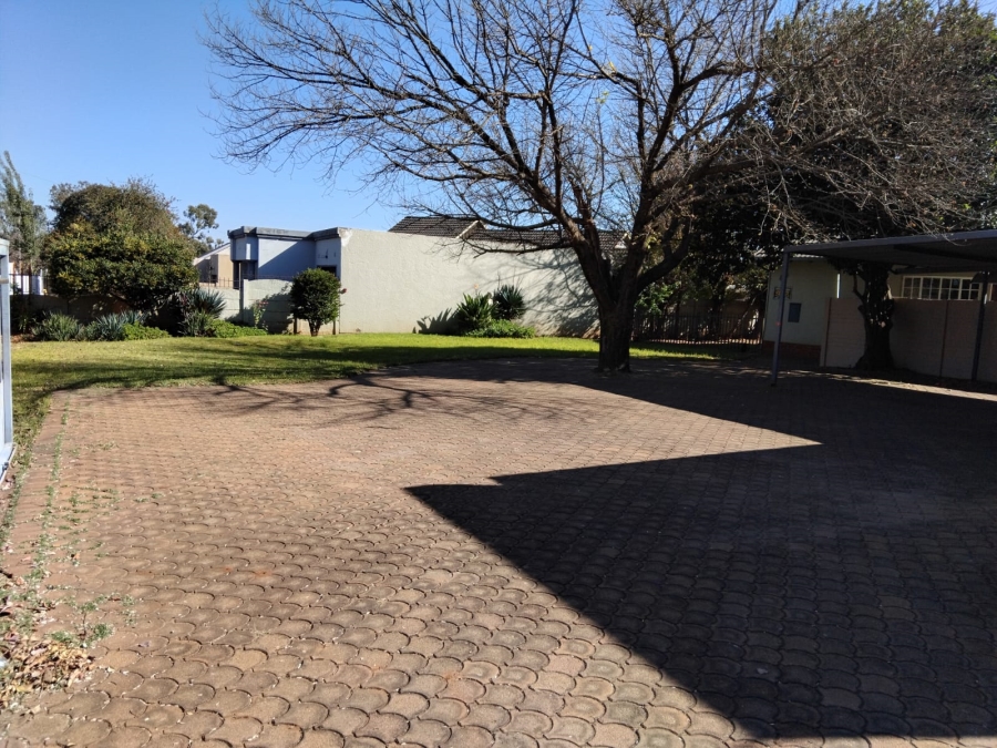 To Let 3 Bedroom Property for Rent in Greenhills Gauteng