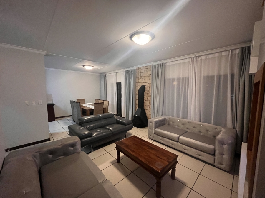 To Let 3 Bedroom Property for Rent in Broadacres Gauteng